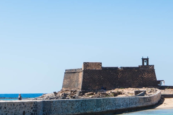 Puente de las Bolas y Castillo de San Gabriel